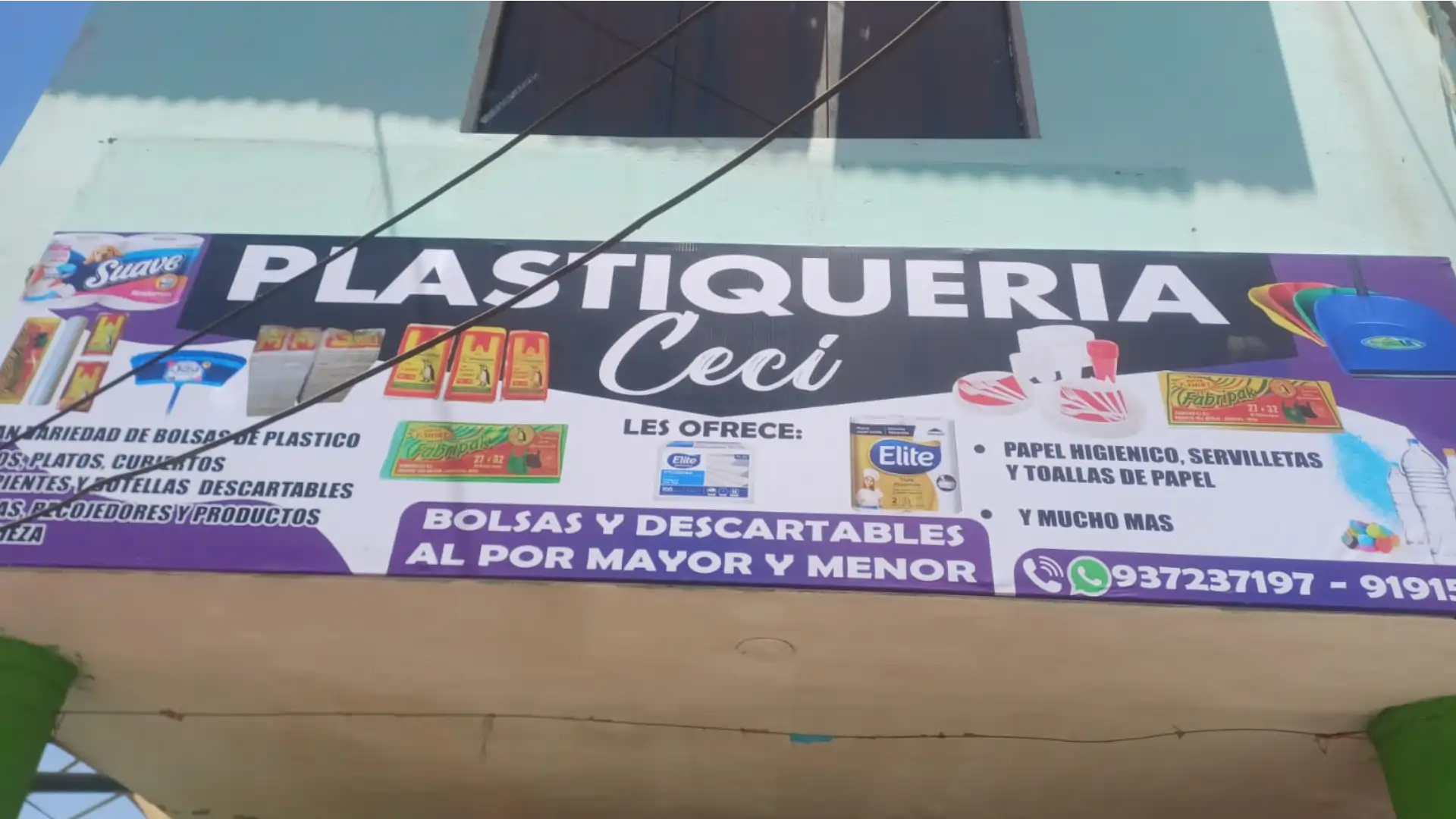 Gigantografía en negocio de Arequipa
