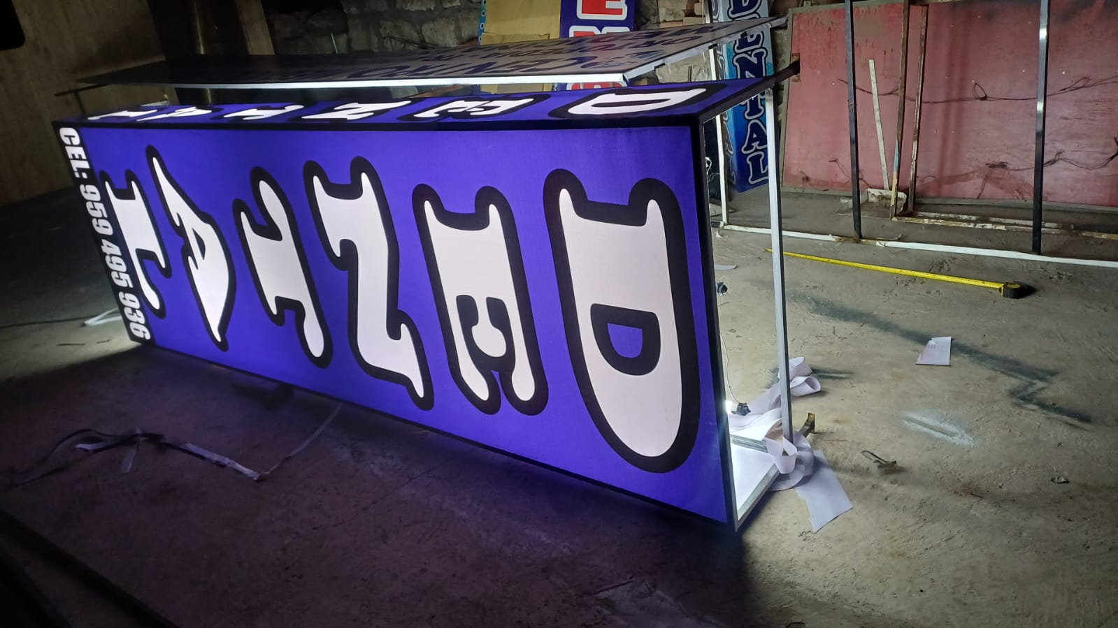 Letrero luminoso doble faz azul en Arequipa